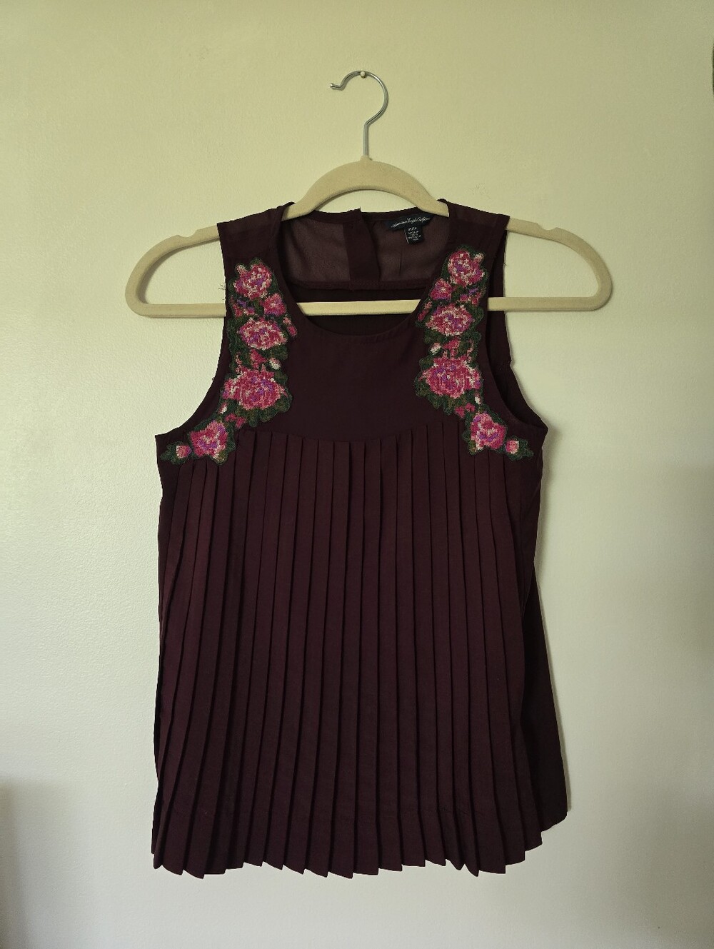 American Eagle Size XS womens Sleeveless Floral Blouse Top